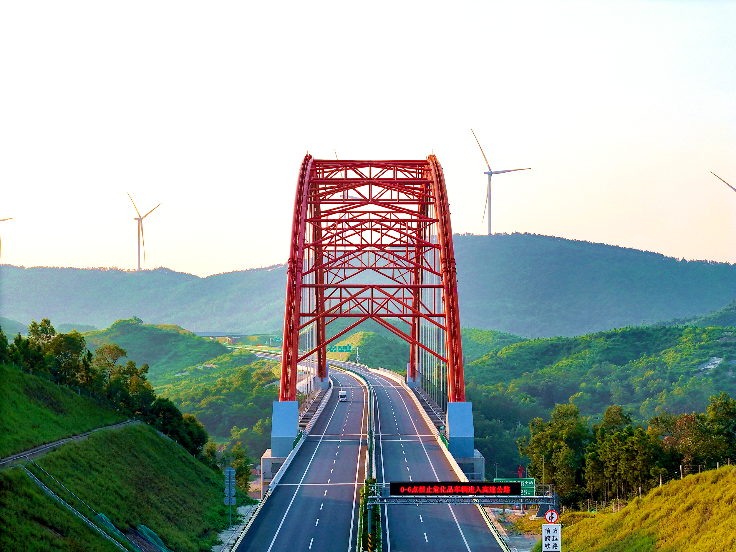 通車(chē)后的平陸運(yùn)河舊州特大橋.png